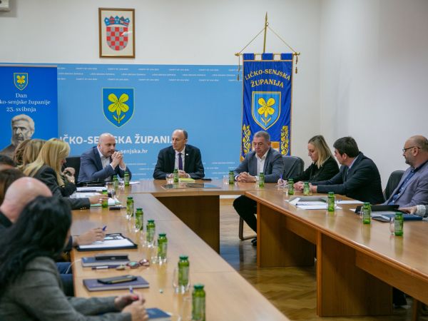 Održan sastanak s predstavnicima Fonda i Ministarstva: Gospić među prioritetima za sanaciju ilegalnog otpada