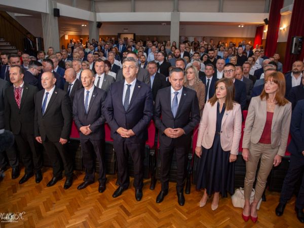 Premijer Plenković sudjeluje u obilježavanju Dana Ličko-senjske županije