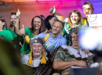 Ličko-senjska županija - Uspjela 19. „Eko-etno Gacka“, župan Petry obišao ukrajinsku djecu, raspoloženje kuharima kotlića podigla skupina Gala