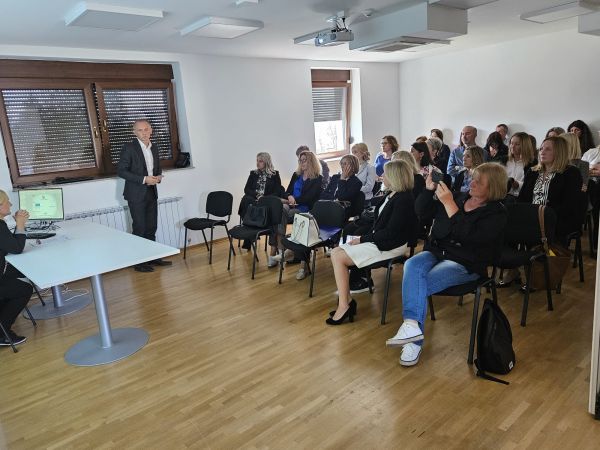 Održana Javna tribina „Iskustvo i izazovi u radu sa ženama žrtvama nasilja i nasilja u obitelji“