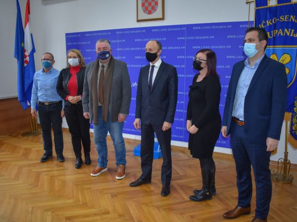Župan Petry nakon potpisivanja Ugovora za sanaciju Luka i kupališta: „Ponegdje krećemo s „mrtve točke“!