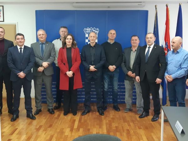 Izaslanstvo Ličko-senjske županije u Ministarstvu hrvatskih branitelja na sastanku s ministrom Tomom Medvedom
