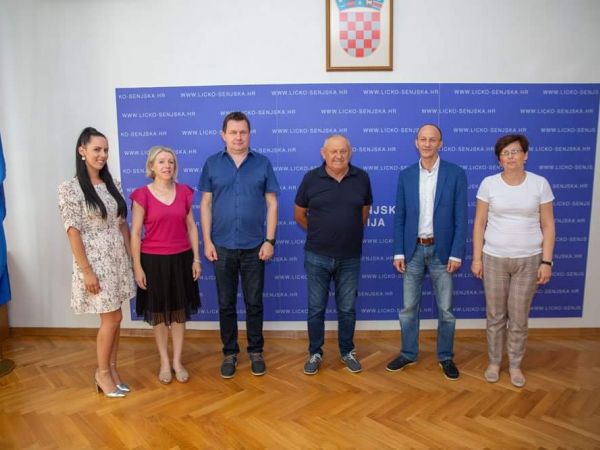Gradi se novo parkiralište kod Doma zdravlja Otočac