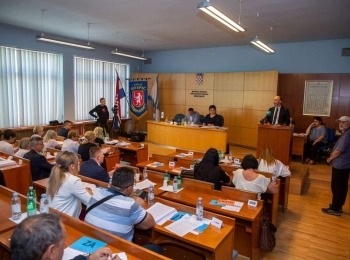 Ličko-senjska županija - Župan Petry: „Poslovanje nekih ustanova pritišću naslijeđeni dugovi“!