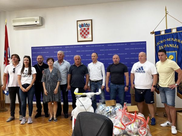 Donacija sportske opreme klubovima iz Ličko-senjske županije