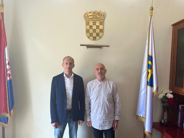 U Novalji održan radni sastanak župana Petryja i gradonačelnika Dabe