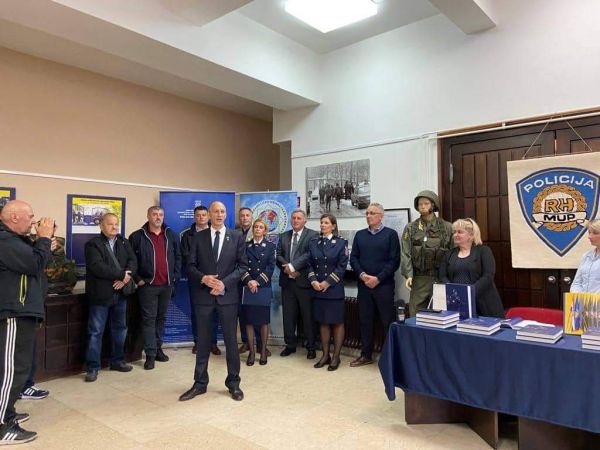 Izložba kao izraz zahvalnosti hrvatskoj policiji Izložba kao izraz zahvalnosti hrvatskoj policiji