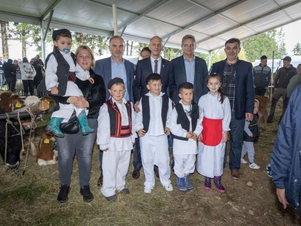 Izložba autohtnih pasmina stoke okupila brojne uzgajivače i posjetitelje Izložba autohtnih pasmina stoke okupila brojne uzgajivače i posjetitelje