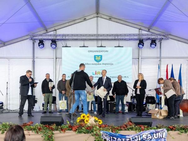 Proglašeni šampioni u proizvodnji žestica, meda, pekmeza i sireva Proglašeni šampioni u proizvodnji žestica, meda, pekmeza i sireva