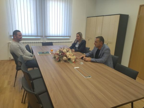 Za područje Brinja osigurani spremnici za pitku vodu Za područje Brinja osigurani spremnici za pitku vodu