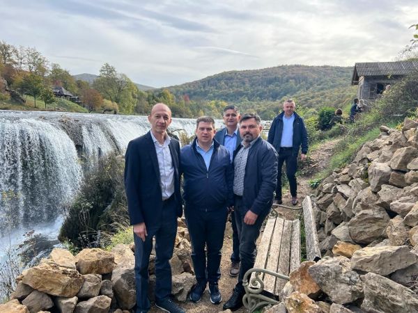 Održan radni sastanak ministra Butkovića s predstavnicima Ličko-senjske županije te obilazak Štrbačkog buka Održan radni sastanak ministra Butkovića s predstavnicima Ličko-senjske županije te obilazak Štrbačkog buka