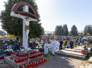 Ličko-senjska županija - Biskup Križić predvodio Svetu misu na Gradskom groblju u Gospiću