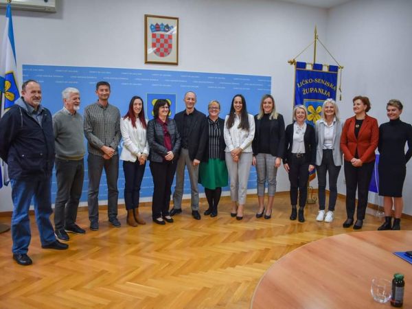 Potpisani Ugovori za zdraviju prehranu djece osnovnih i srednjih škola Potpisani Ugovori za zdraviju prehranu djece osnovnih i srednjih škola