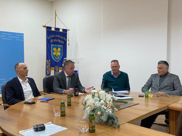 Potpisani prvi ugovori za obnovu 7 višestambenih zgrada u Ličkom Osiku, a obnovit će se 56 zgrada na području cijele županije Potpisani prvi ugovori za obnovu 7 višestambenih zgrada u Ličkom Osiku, a obnovit će se 56 zgrada na području cijele županije