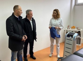 Ličko-senjska županija - Za potrebe rada Doma zdravlja Otočac osigurani novi uređaji o liječenje s radijalnim za magnetoterapiju