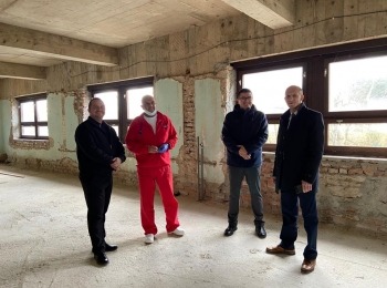 Ličko-senjska županija - Župan Petry obišao novouređeno parkiralište Ambulante Udbina, radove na Domu za starije osobe u Udbini i Vatrogasni Dom Udbina