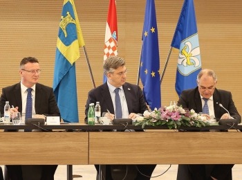 Ličko-senjska županija - Kod Splita održan sastanak Vlade i župana, gradovima i općinama iz Ličko-senjske županije osigurano 4 milijuna kuna za zapošljavanje žena koje će skrbiti o starijim osobama