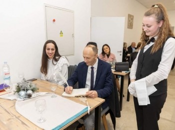 Ličko-senjska županija - U Strukovnoj školi Gospić održana božićna priredba i otvorenje novouređenog praktikuma vrijednog 1,2 milijun kuna