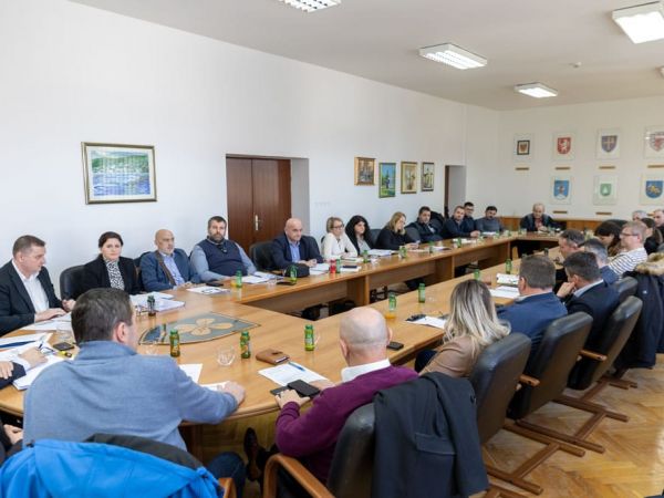 Radni sastanak s predstavnicima Hrvatskih voda radi ulaganja u Ličko-senjsku županiju