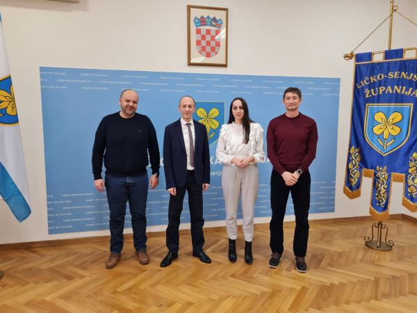 Potpisani ugovori za izradu projektne dokumentacije radi energetske obnove zgrada Gimnazije Gospić, Strukovne škole Gospić i Ambulante u Donjem Lapcu