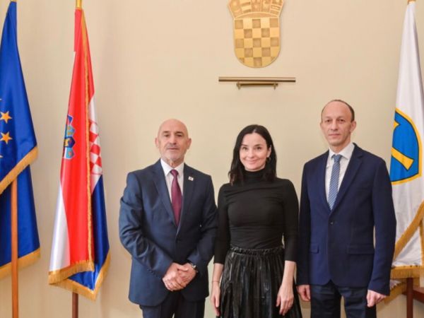 Ministrica Vučković obišla radove na izgradnji ribarske luke u Novalji vrijedne 4,5 milijuna eura