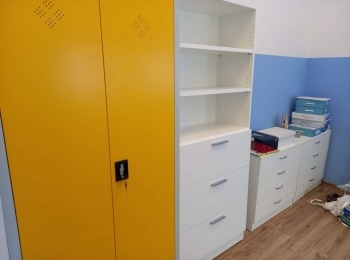 Ličko-senjska županija - Ličko-senjska županija je u suradnji s Ministarstvom znanosti i obrazovanja nabavila novi namještaj za škole u Lovincu i Karlobagu