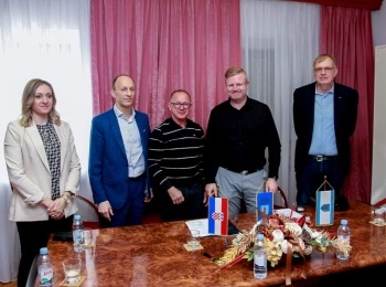 Ličko-senjska županija - Potpisani ugovori za održavanje luka Karlobag i Barić Draga u iznosu od 850 tisuća eura