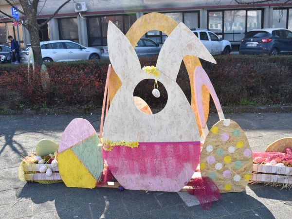 Izvrsno uspio Uskrsni sajam udruga Društva “Naša djeca” grada Gospića i Udruge roditelja djece s teškoćama u razvoju “Pčelice”