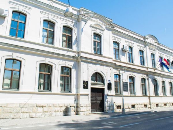 Ministarstvo kulture i medija odobrilo 53 tisuće eura za uređenje pročelja zgrade Ličko-senjske županije