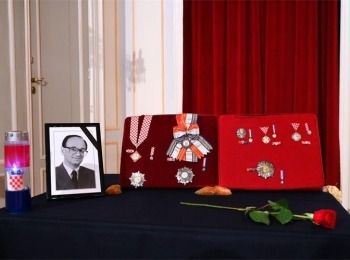 Ličko-senjska županija - Komemoracija za bivšeg premijera Nikicu Valentića: “Ponosni na njegov doprinos suvremenoj Hrvatskoj”