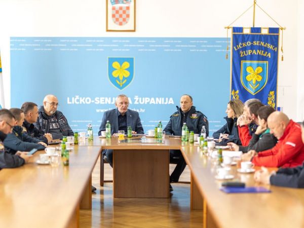 Ministar Božinović u Gospiću pohvalio sve žurne službe Ličko-senjske županije zbog djelovanja nakon poplava