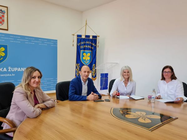 Osnovna škola Otočac uskoro dobiva fotonaponsku elektranu