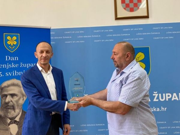 Kickboxing klub “Škorpion” dodijelio priznanje županu Petryju