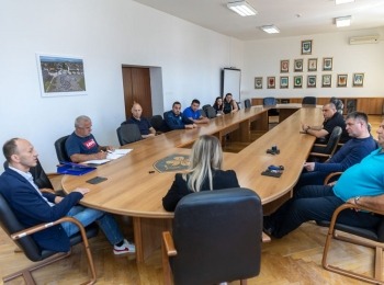 Ličko-senjska županija - Investicija u budućnost sporta: Dodijeljena sportska oprema klubovima u Ličko-senjskoj županiji