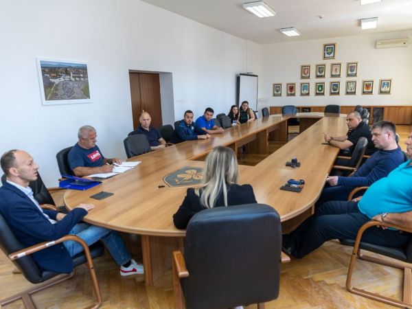 Investicija u budućnost sporta: Dodijeljena sportska oprema klubovima u Ličko-senjskoj županiji