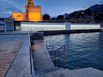 Ličko-senjska županija - Uskoro svečano otvorenje novouređene gradske plaže: Karlobag postavlja nove standarde