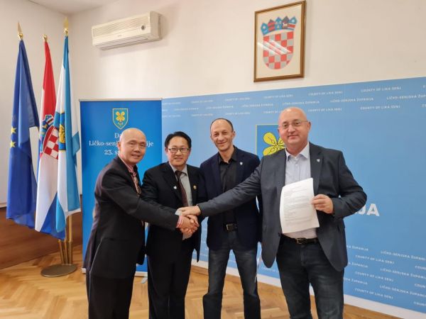 U cilju razvoja gospodarstva u Ličko-senjskoj županiji, suradnja i na međunarodnom planu