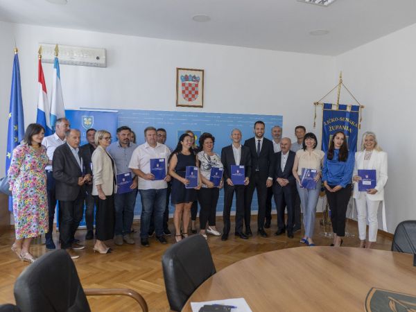 Ministar Erlić u Gospiću: U Ličko-senjskoj županiji potpisani ugovori za projekte vrijedne preko 630.000 eura