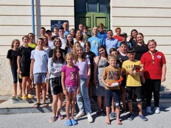 Župan Petry i gradonačelnik Bukovac posjetili djecu iz Ukrajine