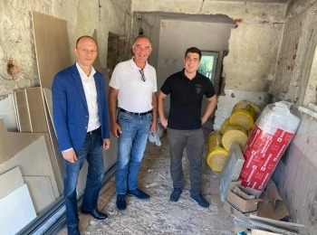 Ličko-senjska županija - Ličko-senjski župan Ernest Petry i načelnik Općine Lovinac Ivan Miletić obišli prostorije buduće ljekarne u Lovincu te radove na cestama na području općine