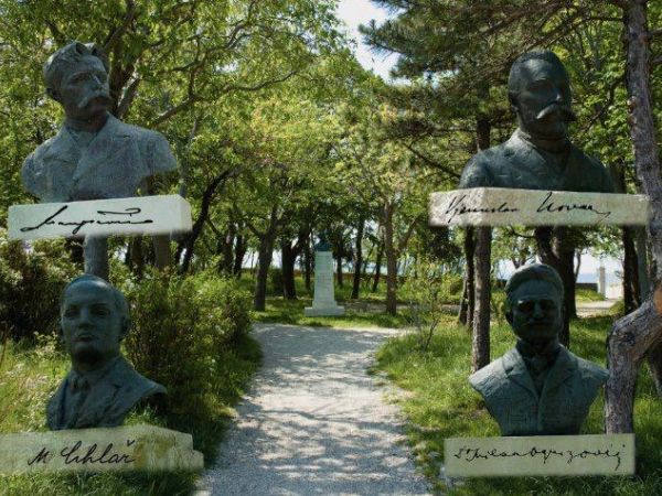 Ličko-senjskoj županiji i Gradu Senju od strane Fonda za zaštitu okoliša i energetsku učinkovitost, odobren iznos od 350.000 eura za uređenje Parka književnika u Senju