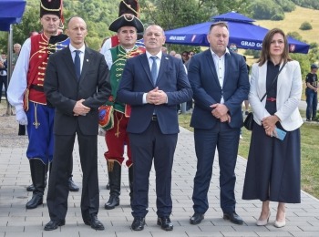 Ličko-senjska županija - Veličanstvenom komemoracijom na Ljubovu obilježena 28. obljetnica Oluje