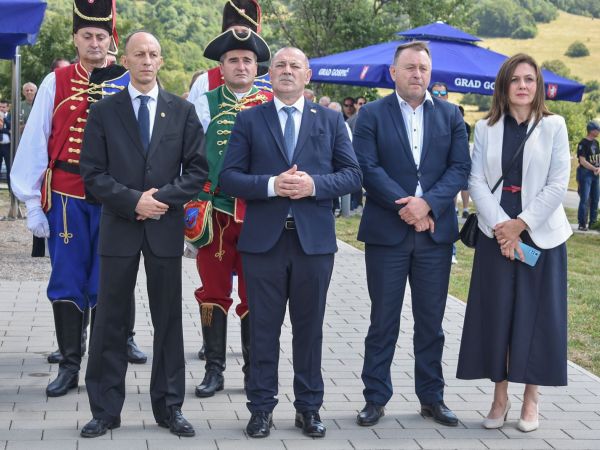 Veličanstvenom komemoracijom na Ljubovu obilježena 28. obljetnica Oluje