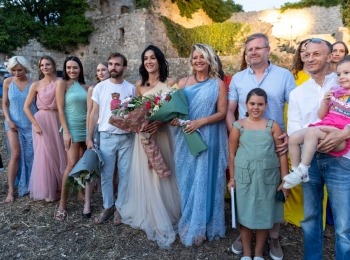 Ličko-senjska županija - Glazba i moda oživjele Karlobag: Publika uživala u zvukovima Ane Rucner i modnoj reviji Snježane Schillinger