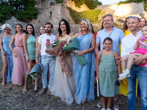 Glazba i moda oživjele Karlobag: Publika uživala u zvukovima Ane Rucner i modnoj reviji Snježane Schillinger