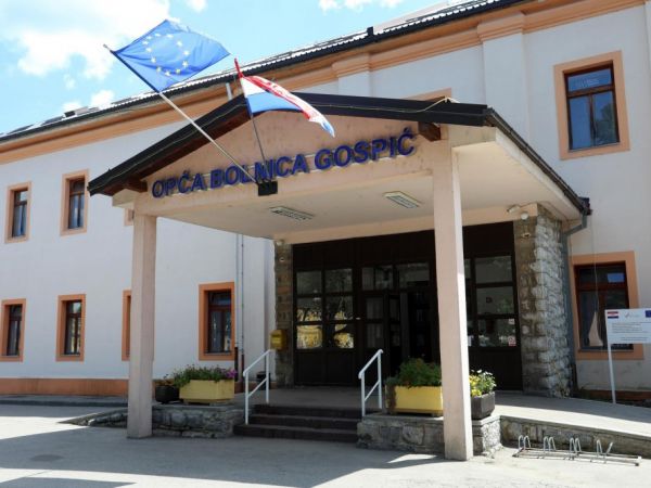 Ravnateljica bolnice se zahvaljuje Vladi RH, na čelu sa A. Plenkovićem i ličko-senjskom županu E. Petryju na poticanju i podršci u radu jedine ličke bolnice