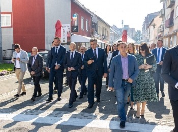 Ličko-senjska županija - Plenković posjetio “Jesen u Lici”, komentirao inflaciju, navijače u Grčkoj, izmjene Kaznenog zakona…