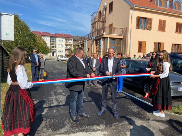 Izgrađeno novo parkiralište za potrebe ambulante Doma zdravlja u Brinju - uloženo 113 tisuća eura