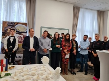 Ličko-senjska županija - U Strukovnoj školi Gospić prezentirana vrhunska jela u realizaciji master chefova i učenika škole