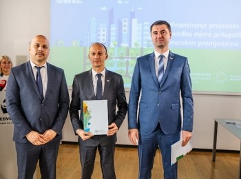 Ličko-senjska županija - Župan Petry preuzeo od Fonda za zaštitu okoliša i energetsku učinkovitost Ugovor vrijedan 350 tisuća eura za obnovu Parka senjskih književnika